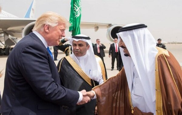 Трампа в Саудовской Аравии удостоили награды, десятью годами ранее врученной Путину