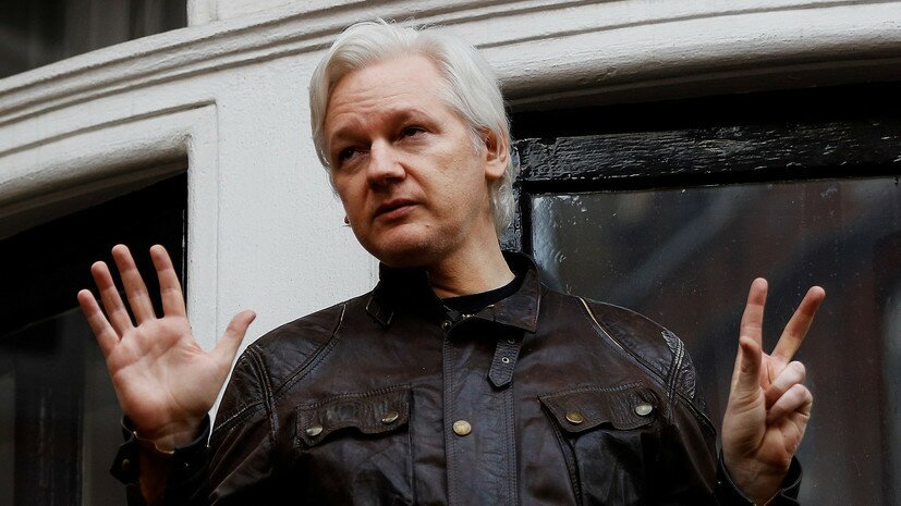 Захарова прокомментировала арест основателя WikiLeaks Ассанжа: "Рука "демократии" сжимает горло свободе"