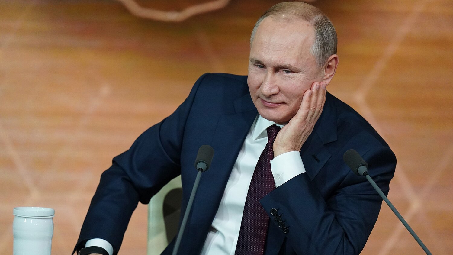 Путин подшутил над опоздавшим Жириновским 