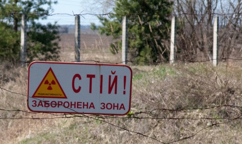 ЧП в Чернобыле: в 30-километровой зоне отчуждения загорелись 20 га сухой травы и леса