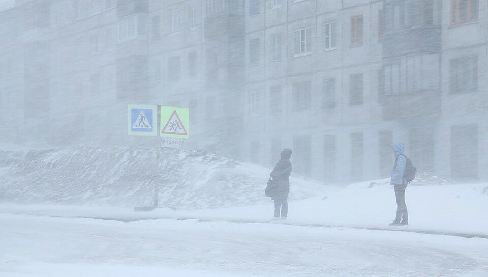 Непогода атакует Норильск: аэропорт закрыт, движение транспорта ограничено