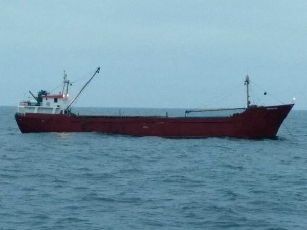 Украинский ракетный катер со стрельбой задержал иностранное судно в Черном море – кадры