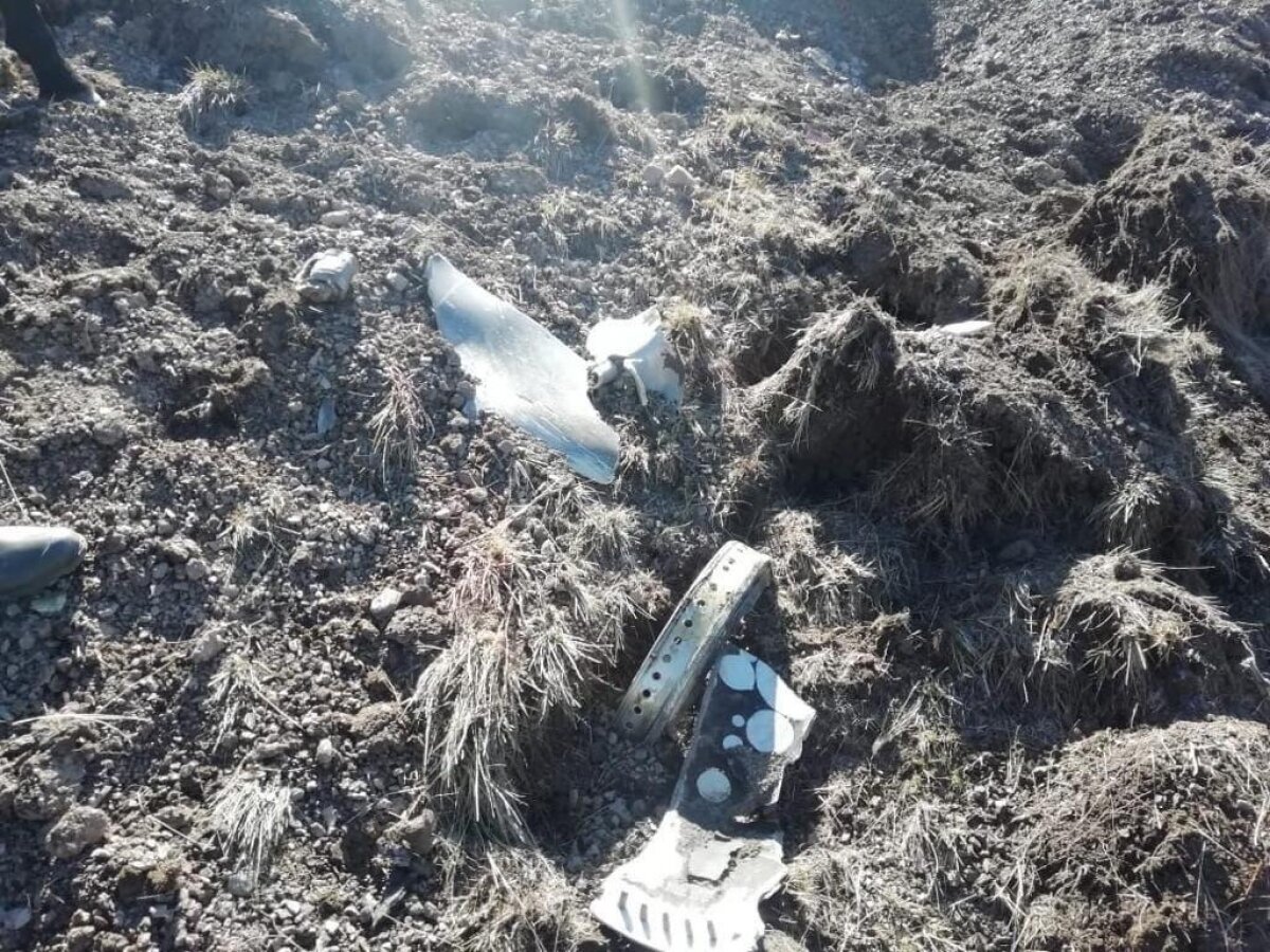 ​В Дагестане нашли обломки неизвестного снаряда, прилетевшего из Карабаха, – кадры