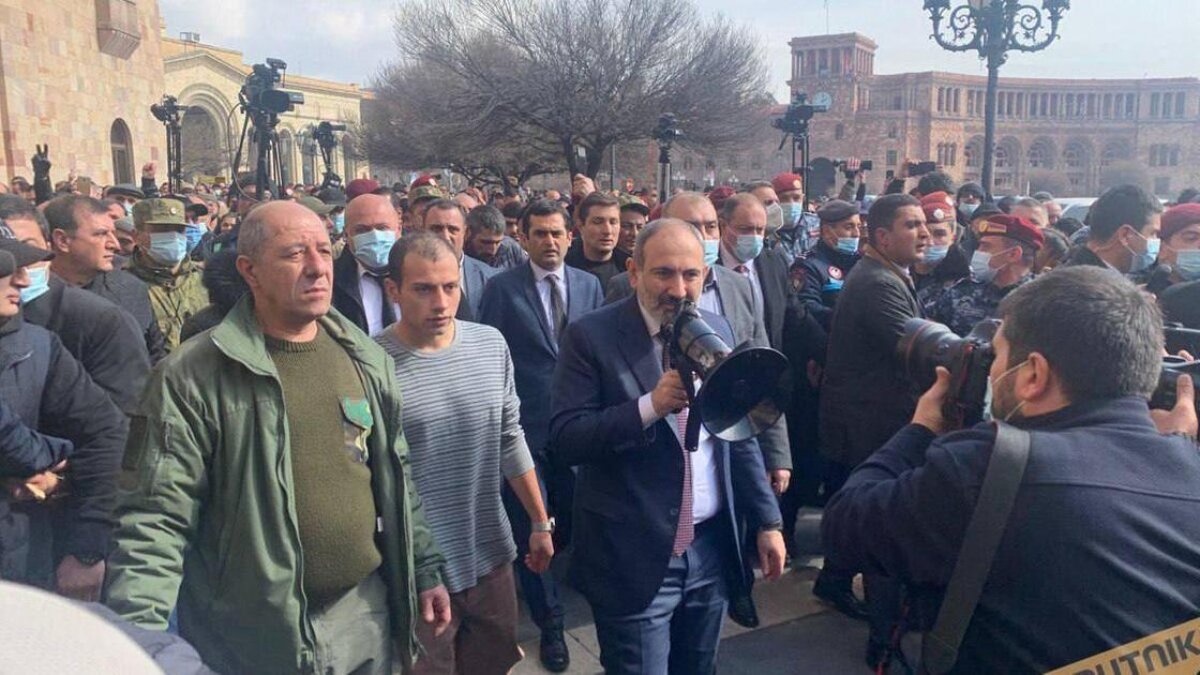 Армянская оппозиция заявила о планах Пашиняна арестовать генералов