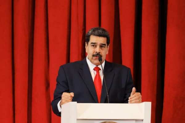Мадуро предупредил военных о вторжении в страну США