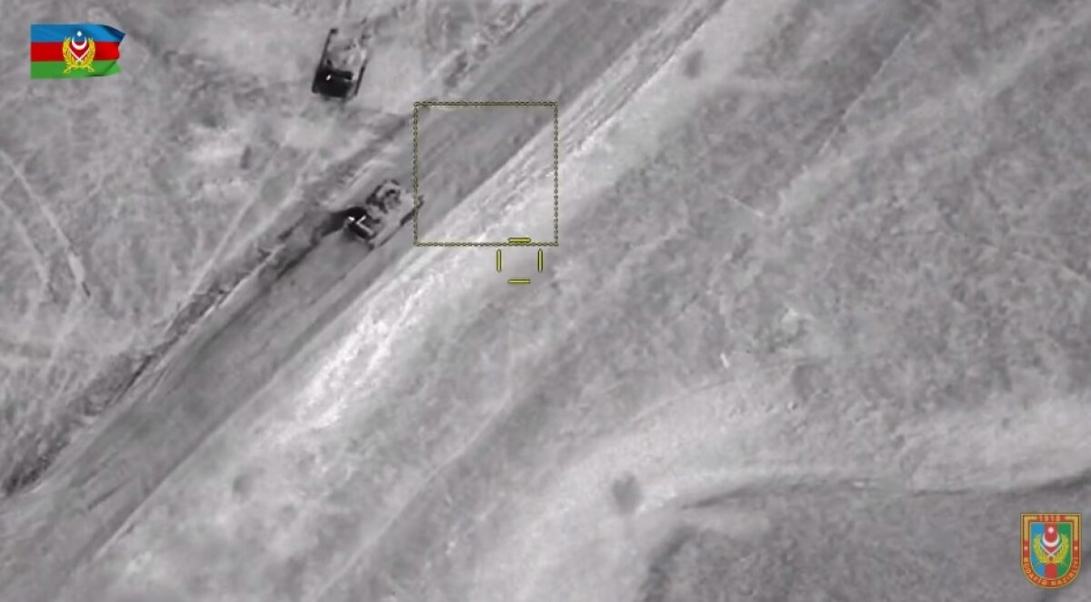 Азербайджан показал на видео уничтожение армянских танков в Карабахе