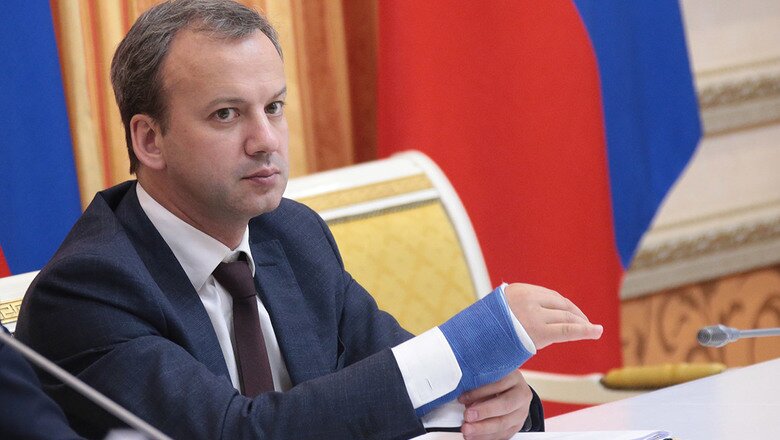 “А что у вас с рукой?” – Дворкович пришел на встречу с Путиным в лангетке: кадры