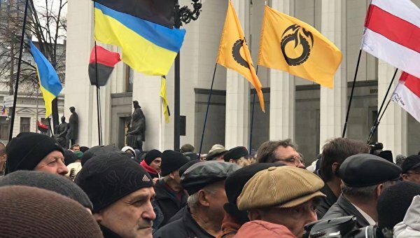 "Скоро это гнилое яблоко упадет": Саакашвили собрал сотни митингующих на Вече в Киеве, пообещав "переворот сознания" на Украине, - кадры