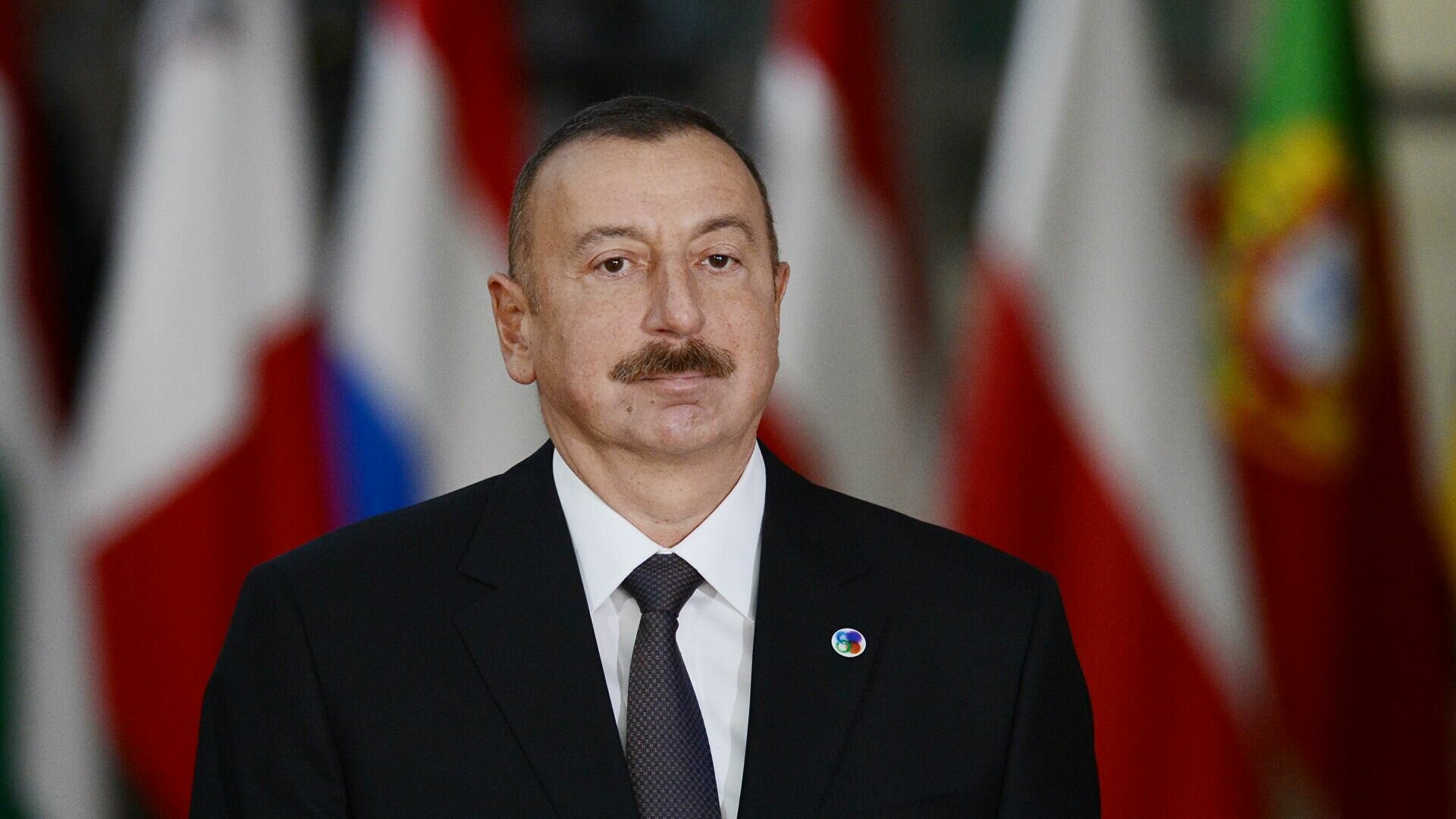 Алиев пригрозил Армении "достойным ответом" на обстрел Гянджи