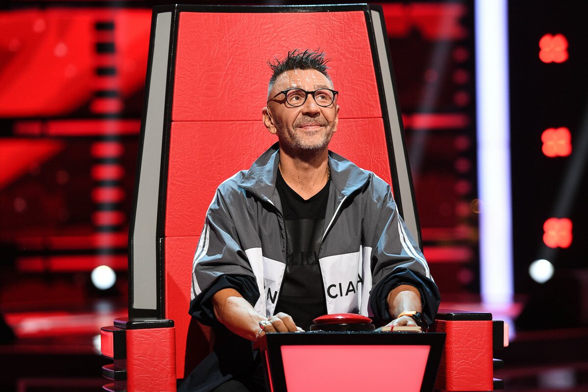 Подопечная Шнурова Ханиева разочаровала зрителей шоу "Голос" своим номером - видео