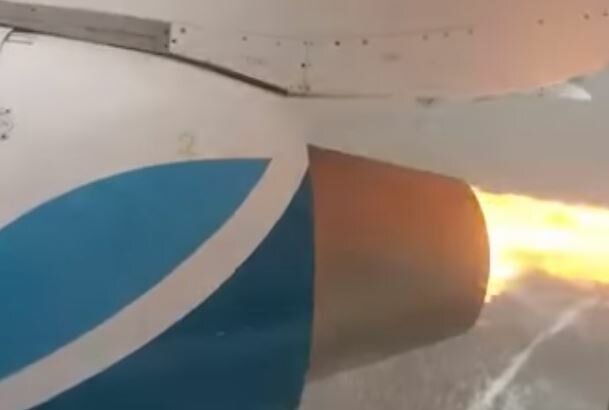 Опубликованы пугающие кадры горящего Ан-148, снятые пассажиром прямо во время полета