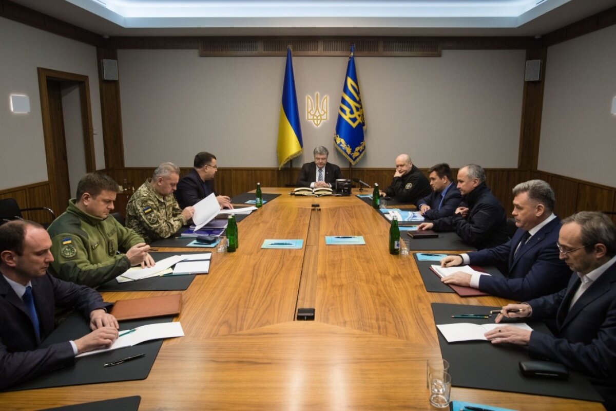 Обстрел кораблей ВМС Украины: Порошенко созывает военный кабинет, МИД просит помощи у ЕС и НАТО 