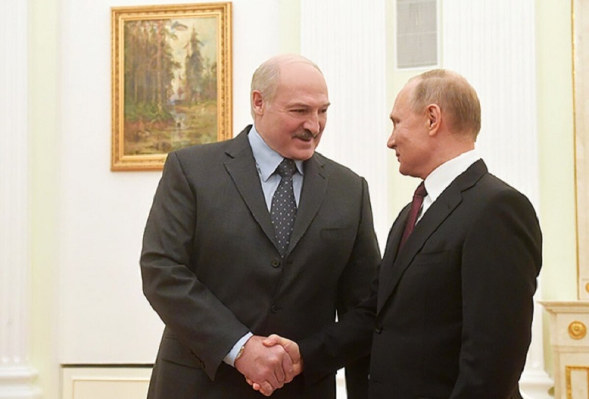 Лукашенко в день рождения Путина назвал его "надежным другом Белоруссии"