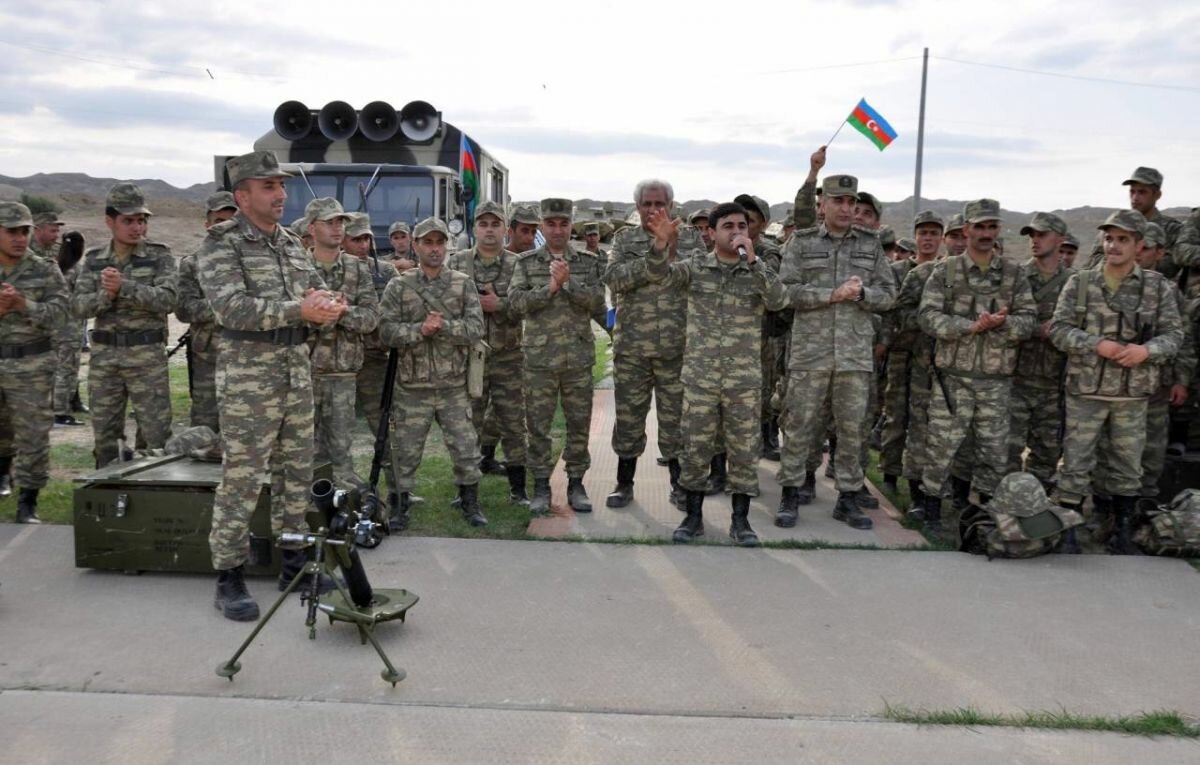 Азербайджан бросил новые силы на штурм Шуши