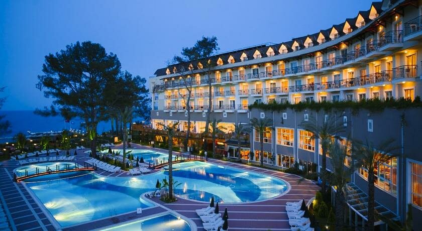 Туристов из РФ до полусмерти избили сотрудники отеля в Турции из-за "неприязни к русским": подробности