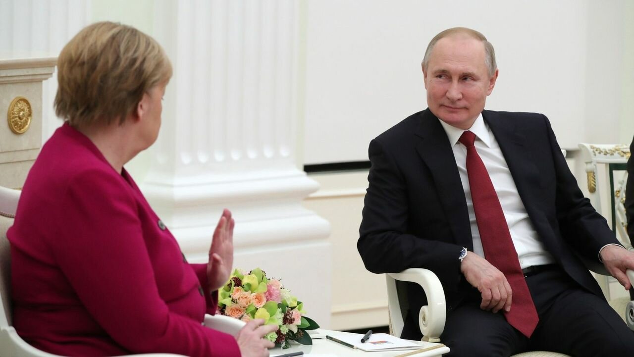 Меркель озвучила Путину требование, касающееся войск РФ у границ Украины