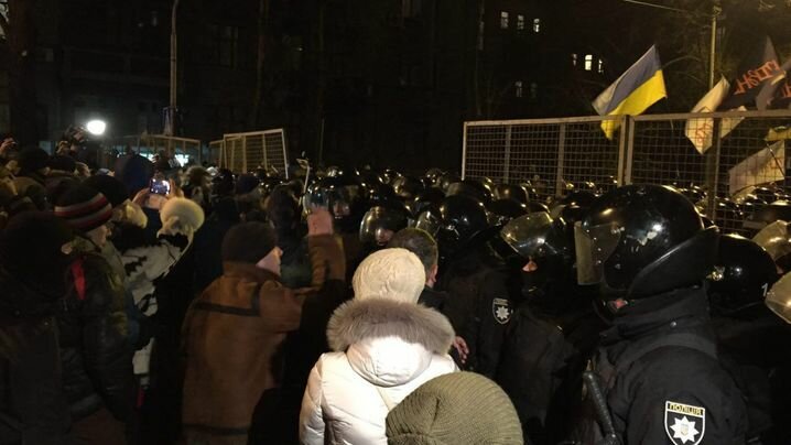На лидера националистов Коханивского надели наручники в центре Киева: появилась информация о первых пострадавших в ходе бунта 