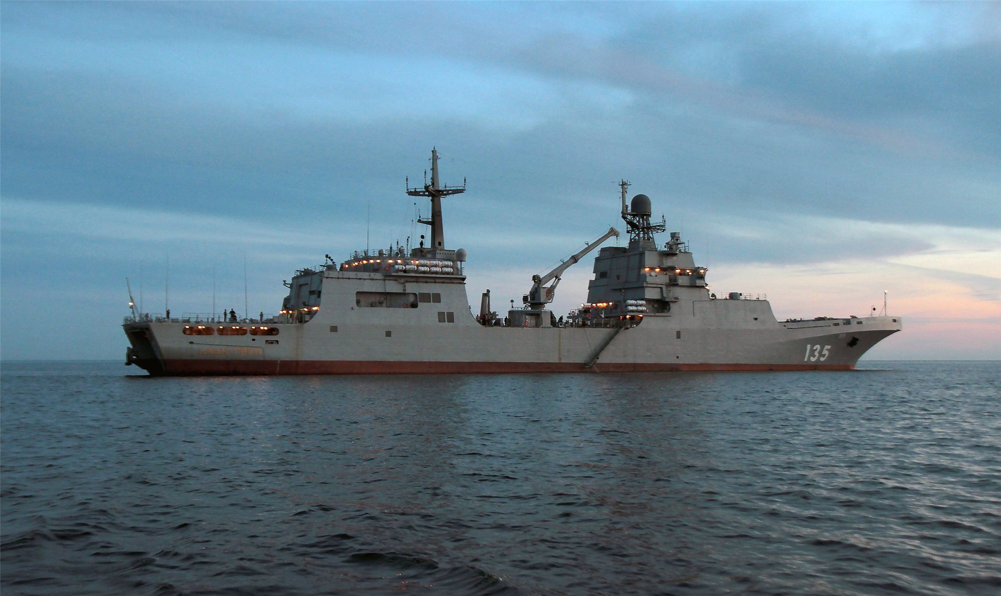 ВМФ России укрепится большим десантным кораблем "Иван Грен" - кадры
