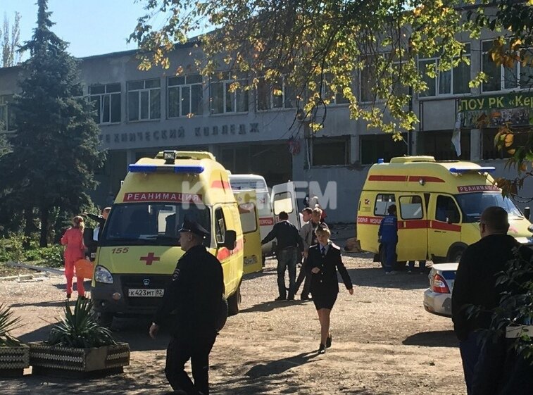 Мать керченского стрелка принимала в больнице раненых студентов, не зная о судьбе сына, - источник