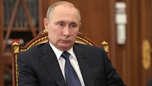 Путин мастерски подколол иностранного ведущего, который уделял ему слишком много внимания – кадры