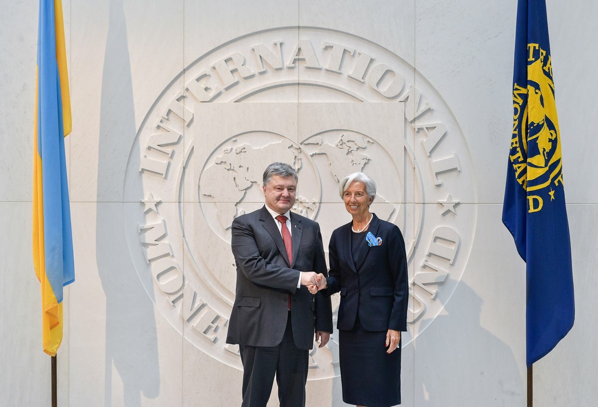Порошенко снова "победил": МВФ принял решение о новом транше для Украины