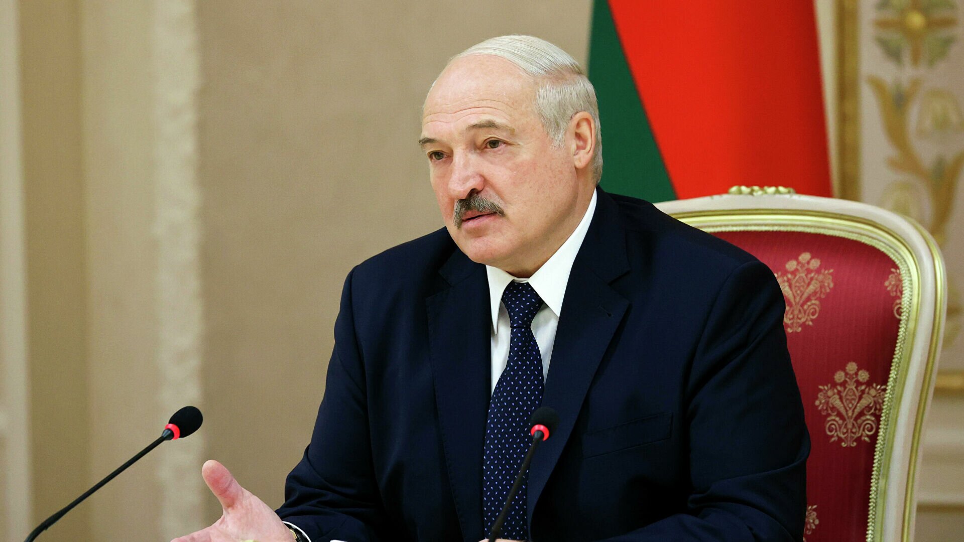 Лукашенко ответил на информацию о поставках военных грузов в Азербайджан
