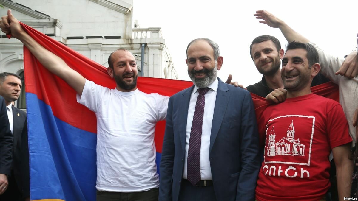 Очистка власти по-армянски: еще два чиновника отправлены в отставку по инициативе Пашиняна