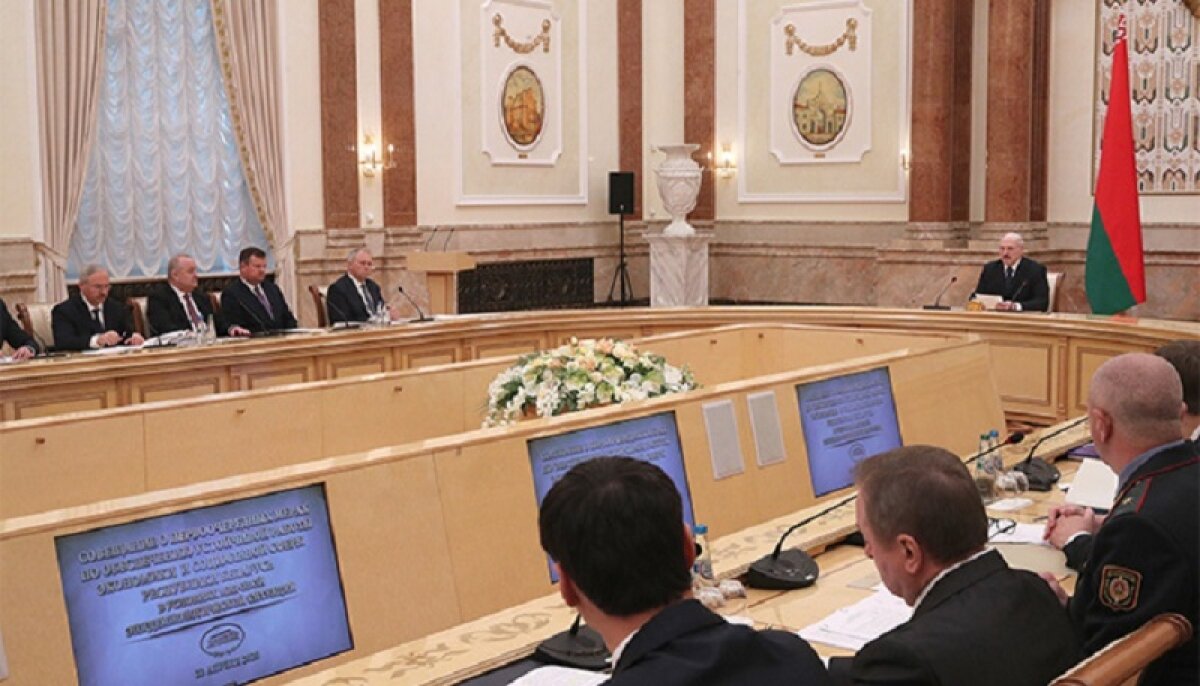 Александр Лукашенко, коронавирус, Белоруссия, совещание, комендантский час, изоляция, письмо, ВОЗ