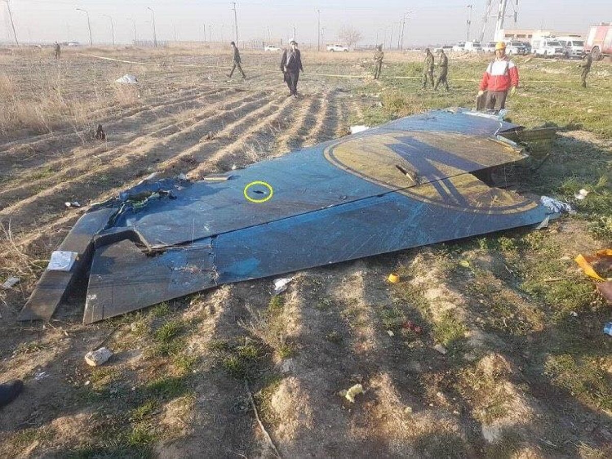 Украинцы нашли следы ракетного удара по Boeing 737-800 в Иране