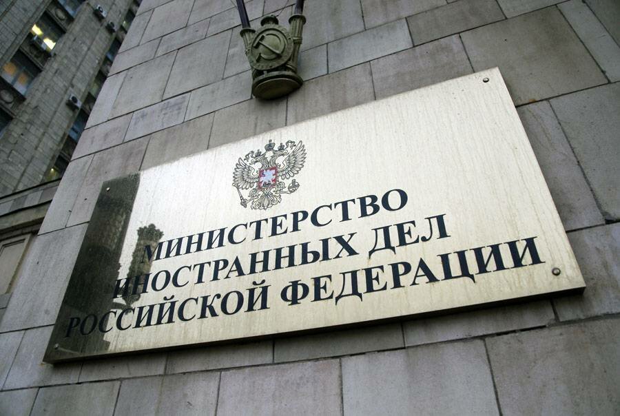 МИД РФ потроллил Порошенко, ответив словами Лермонтова на новый украинский закон о российских артистах 