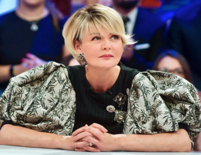Ведущая Юлия Меньшова была "осуждена" общественностью за программу о Николае Караченцове