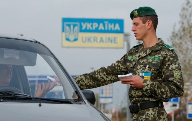 Российское посольство требует от Киева объяснений о запрете въезда российских граждан на Украину