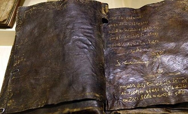В Турции нашли Библию, которую сразу же запретил Ватикан – кадры 