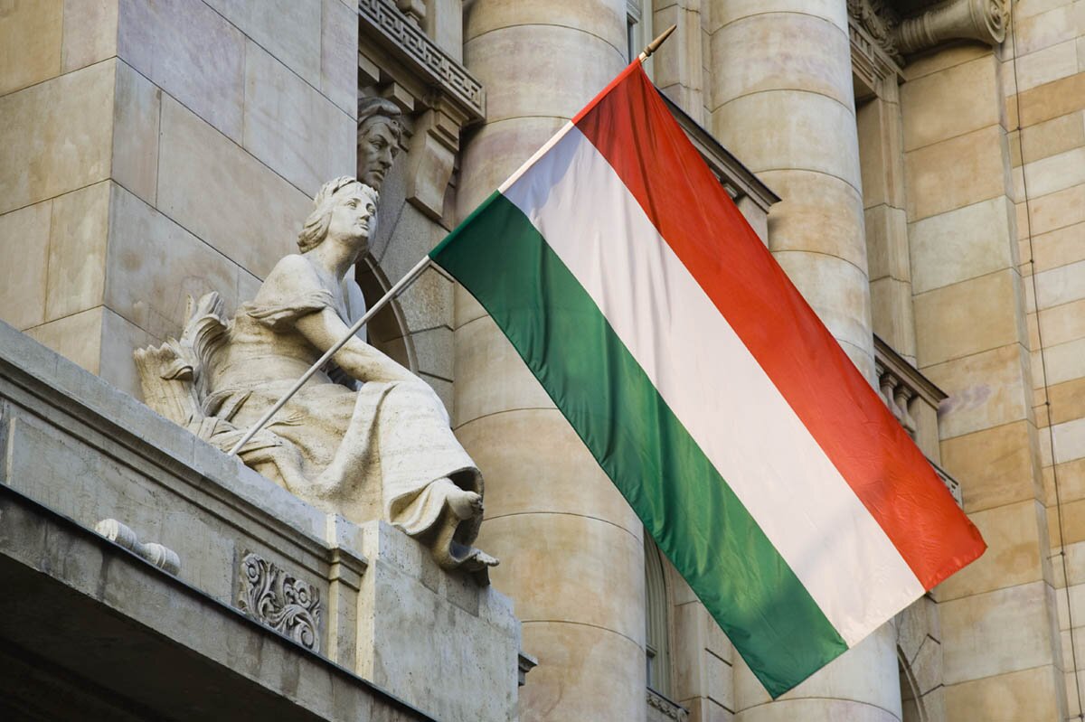 Венгрия объявила о "гражданской войне" на Закарпатье