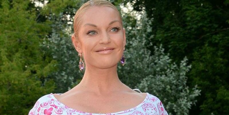 Анастасия Волочкова поразила неуместным дизайном своего особняка: Новый год... в октябре?