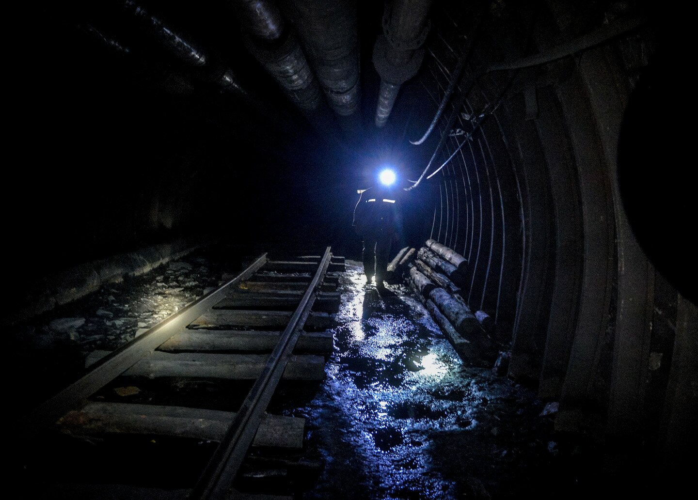 На шахте в Донбассе взорвался газ - трое горняков получили тяжелейшие травмы: подробности ЧП