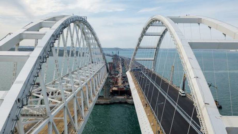 Стало известно, кто “проинспектировал” Крымский мост раньше Путина