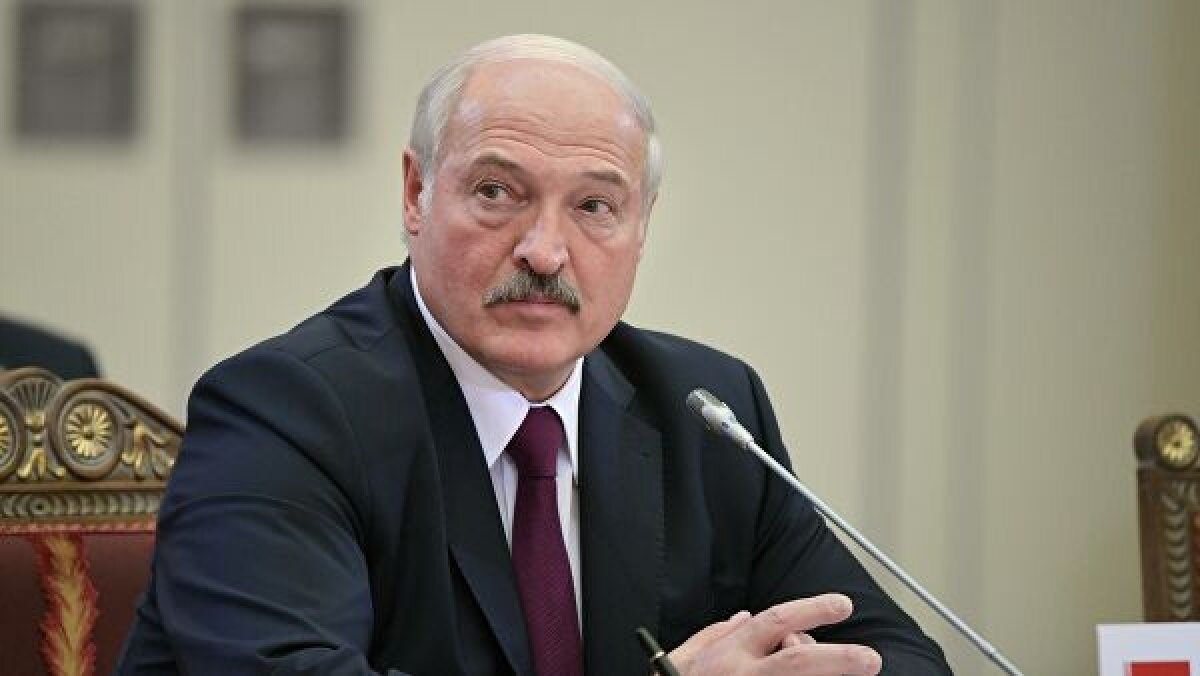 "Мы можем больше пострадать от паники, чем от вируса", - Лукашенко оценил "психоз" из-за коронавируса