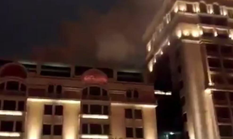 Опубликованы кадры пожара в гостинице “Москва”, поставившего на уши столицу