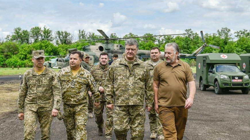 Радикальное заявление экспертов: если Порошенко не развяжет войну с РФ, его просто свергнут 