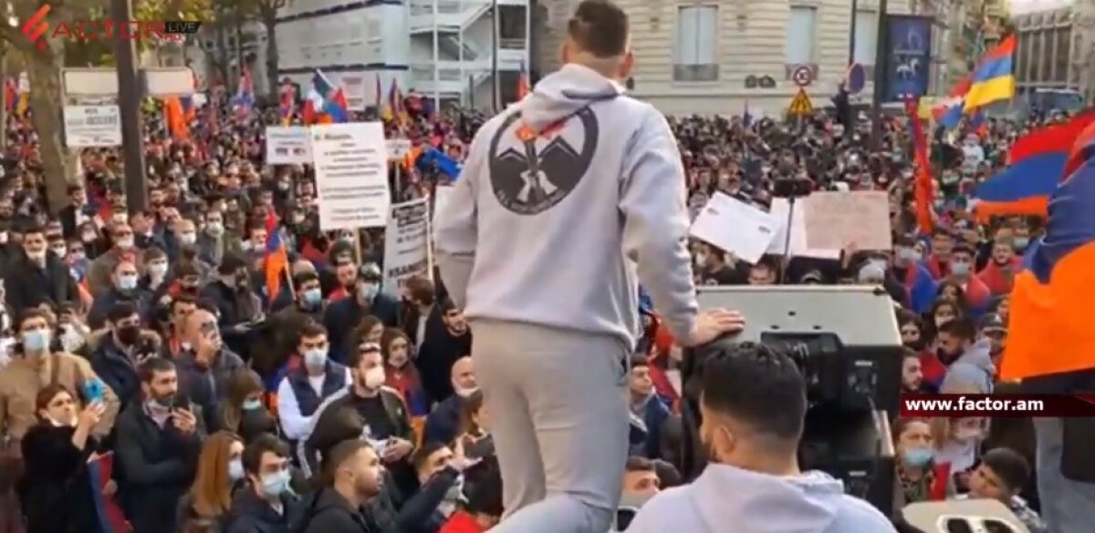 Армяне заполонили Париж и требуют признать независимость Карабаха