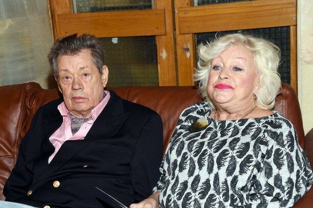 Вдова Николая Караченцова объяснила собственное "веселье" на его похоронах