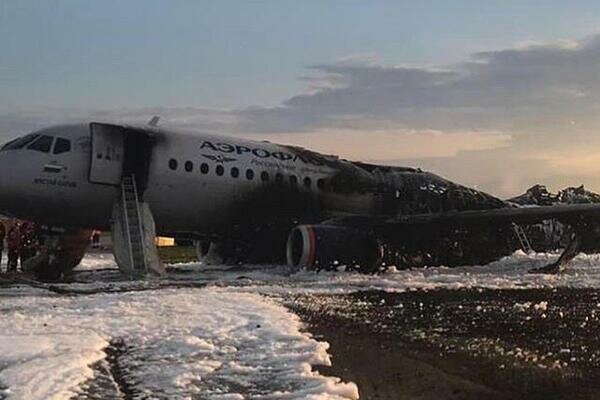 Пожарные не могли попасть к полыхающему самолету: СМИ раскрыли важные подробности трагедии в Шереметьево