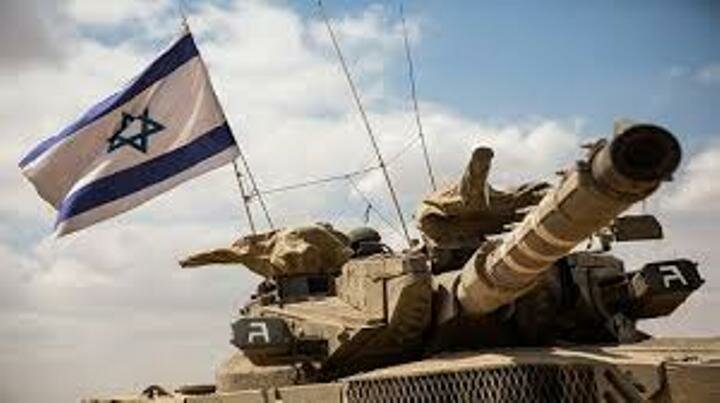Армия Израиля в ответ на ракетный обстрел нанесла танковый удар по объектам боевиков в секторе Газа