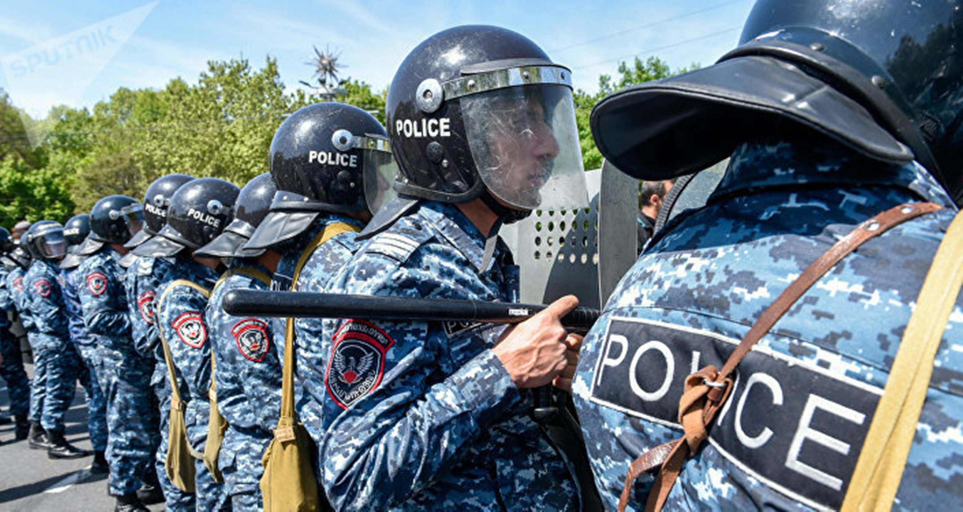 ​В Ереване полиция задержала больше 120 участников массовых акций протеста