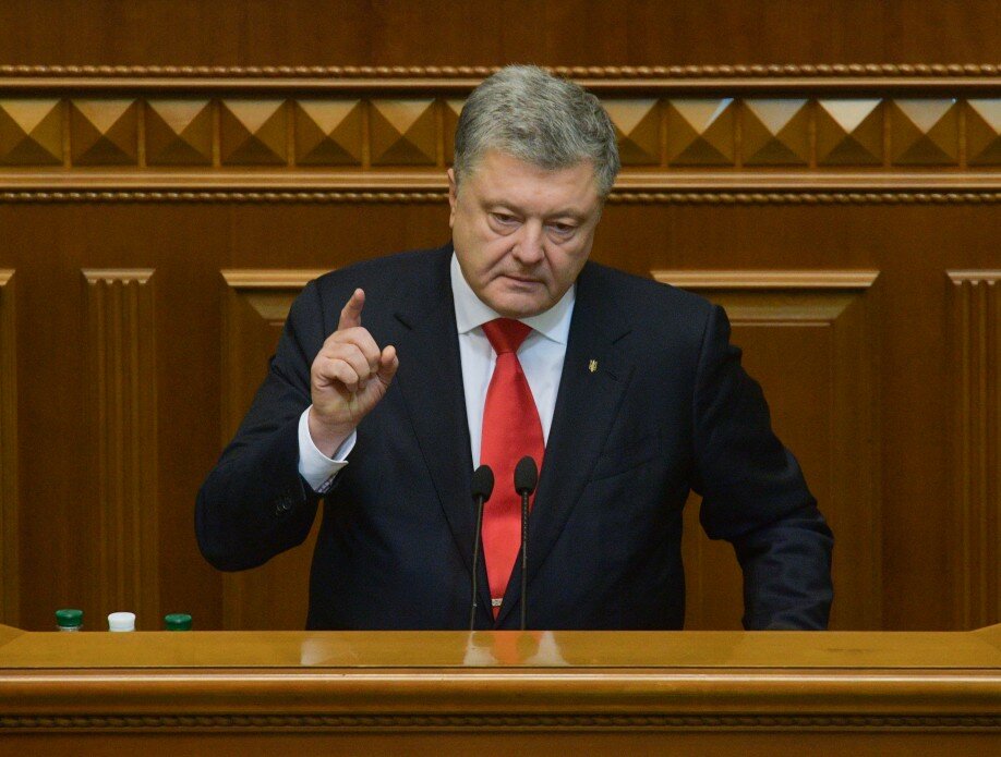 ​Порошенко оскандалился из-за публикации Указа о военном положении: в Киеве объяснили причину ошибки