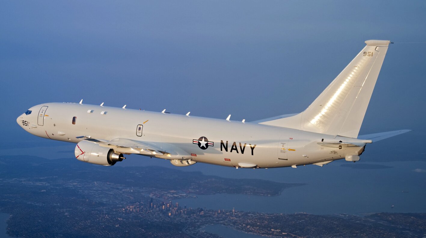 Самолет ВВС США Poseidon полчаса шпионил за российскими военными кораблями в Средиземном море