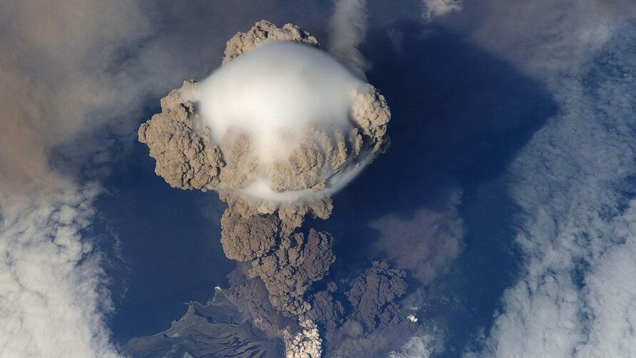 Кишат аномальные очаги жизни: ученые предрекли мощное извержение вулкана в Тихоокеанском огненном кольце 