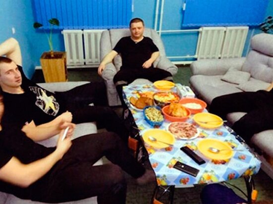 Стали известны впечатляющие тайны шикарной жизни в колонии члена банды Цапкова