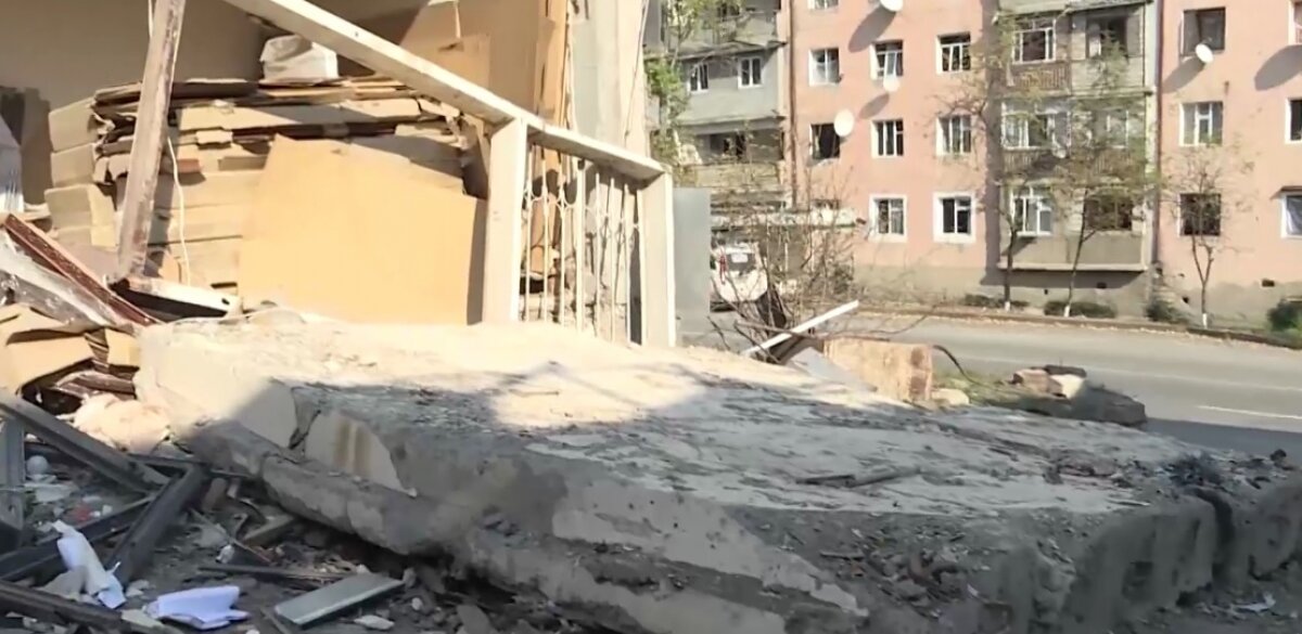 Как выглядит осажденный Степанакерт: пустые улицы и разрушенные магазины